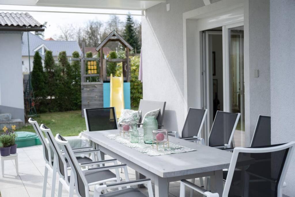 Schoenes Ferienhaus Mit Garten Pörtschach am Wörthersee Buitenkant foto